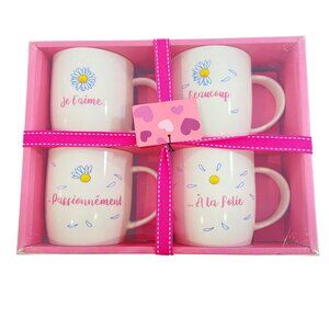 Set Of 4 Ceramic Daisy-Themed French Love Quote Mugs In Pink Gift Box graphic